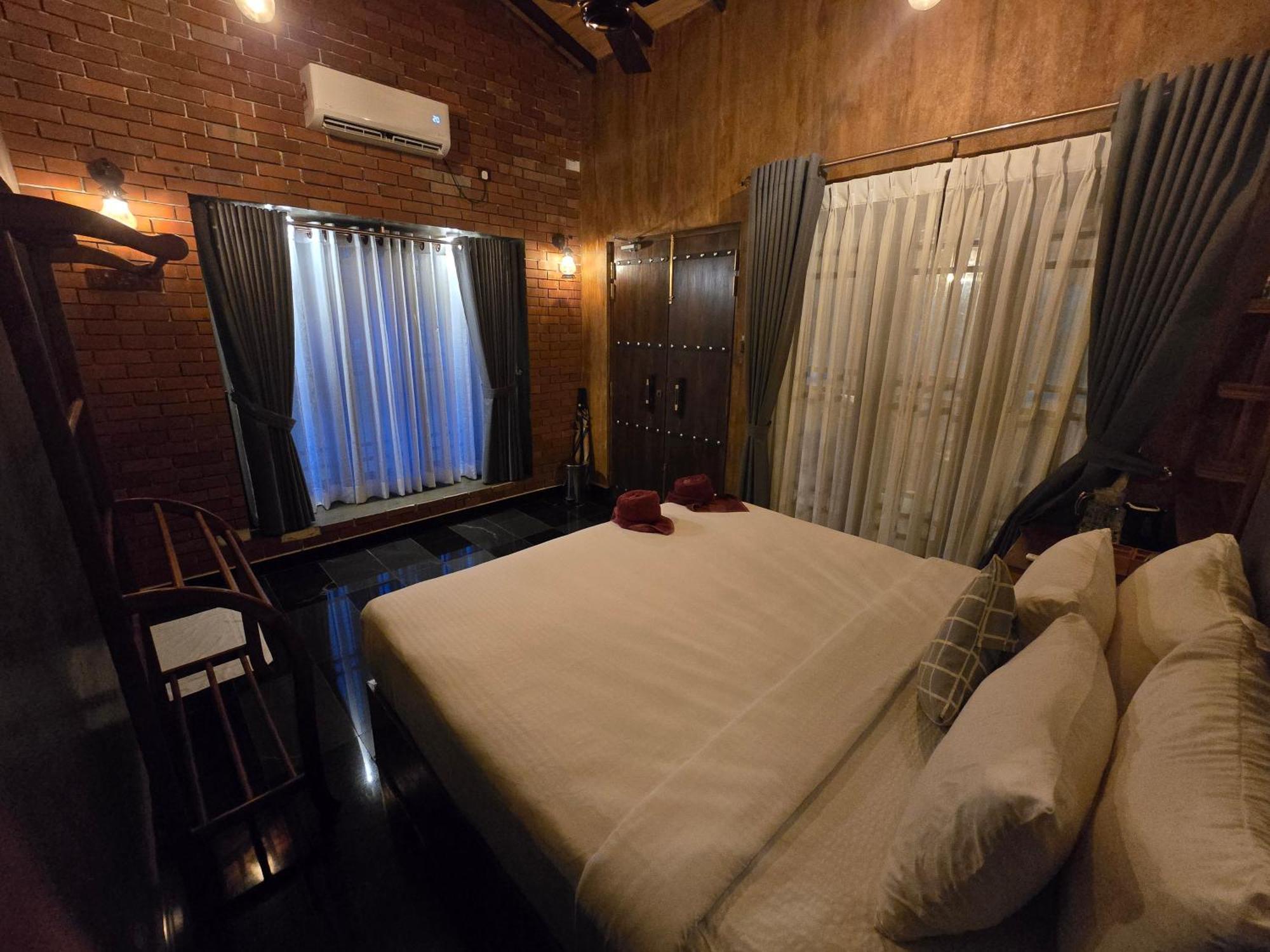 Ceylon Hotel